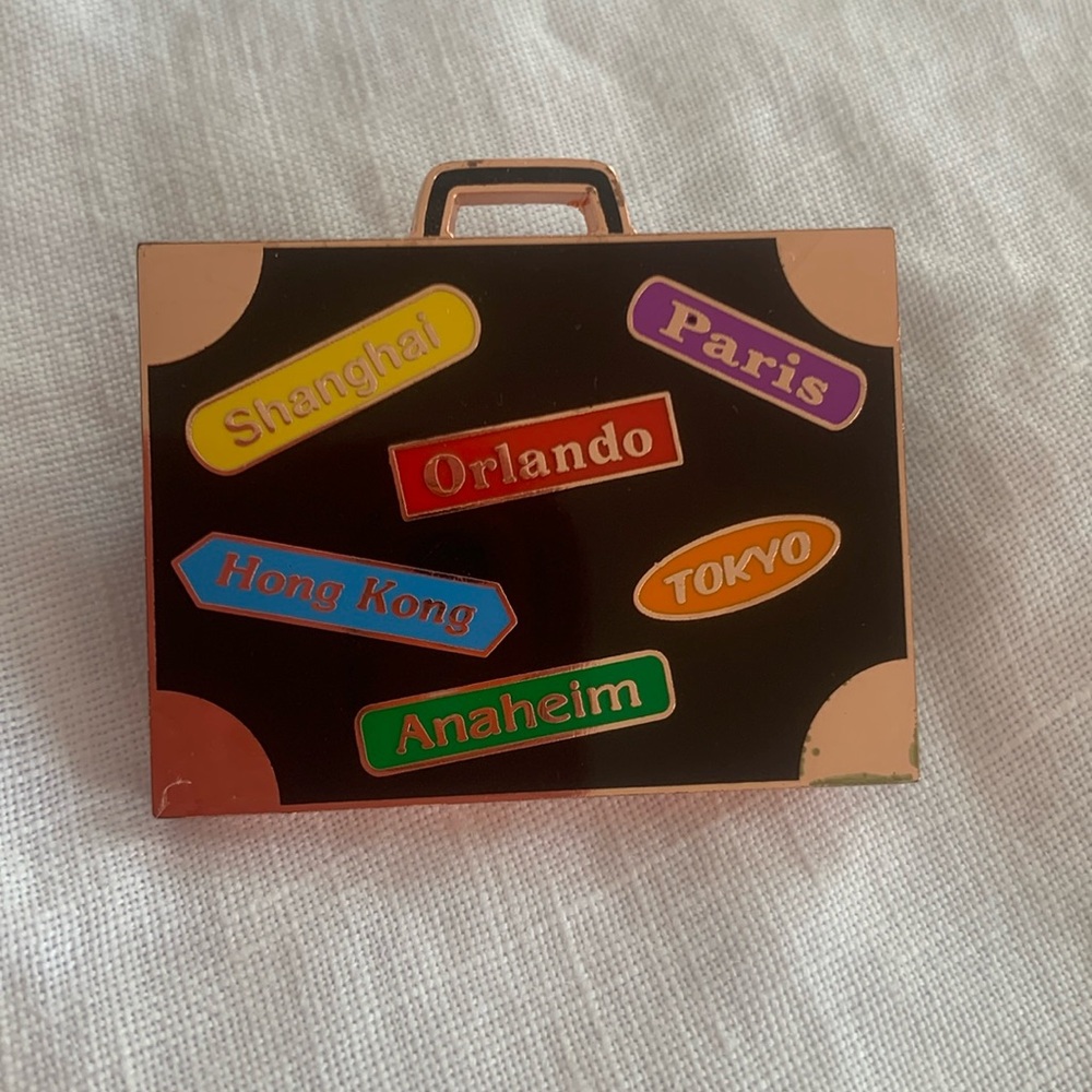 2015 Authentic Disney Parks Pin Trading